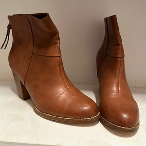 BRAND NEW Brown Ankle Boots